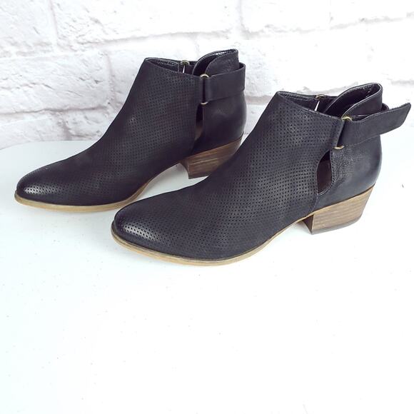 Caslon 7.5 black booties suede perforated - Picture 1 of 11